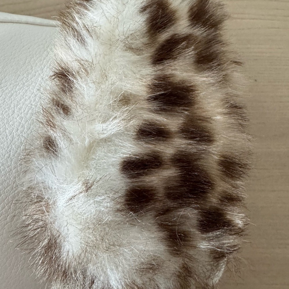 White Mountain Glamorous White Fur-Lined Ankle Boots. / Size 9 - Picture 9 of 13